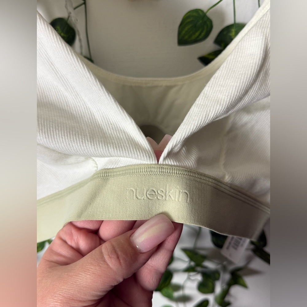 Nueskin Solid Pattern Bra - Picture 2 of 7